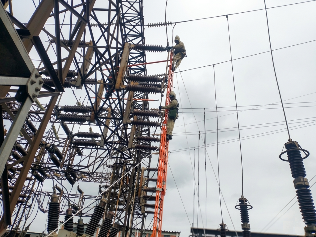 Manutenção de torres de transmissão energizadas